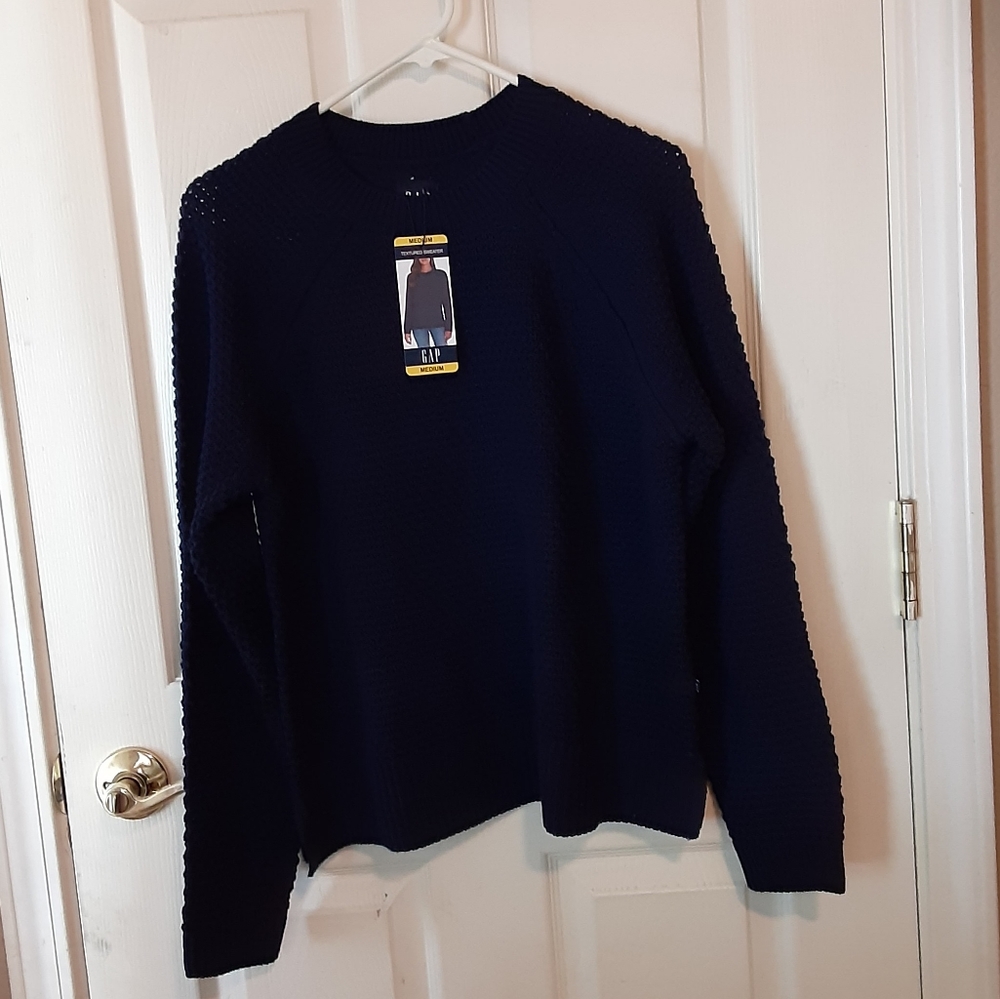 Ladies' Pullover Sweater Size Medium NWT